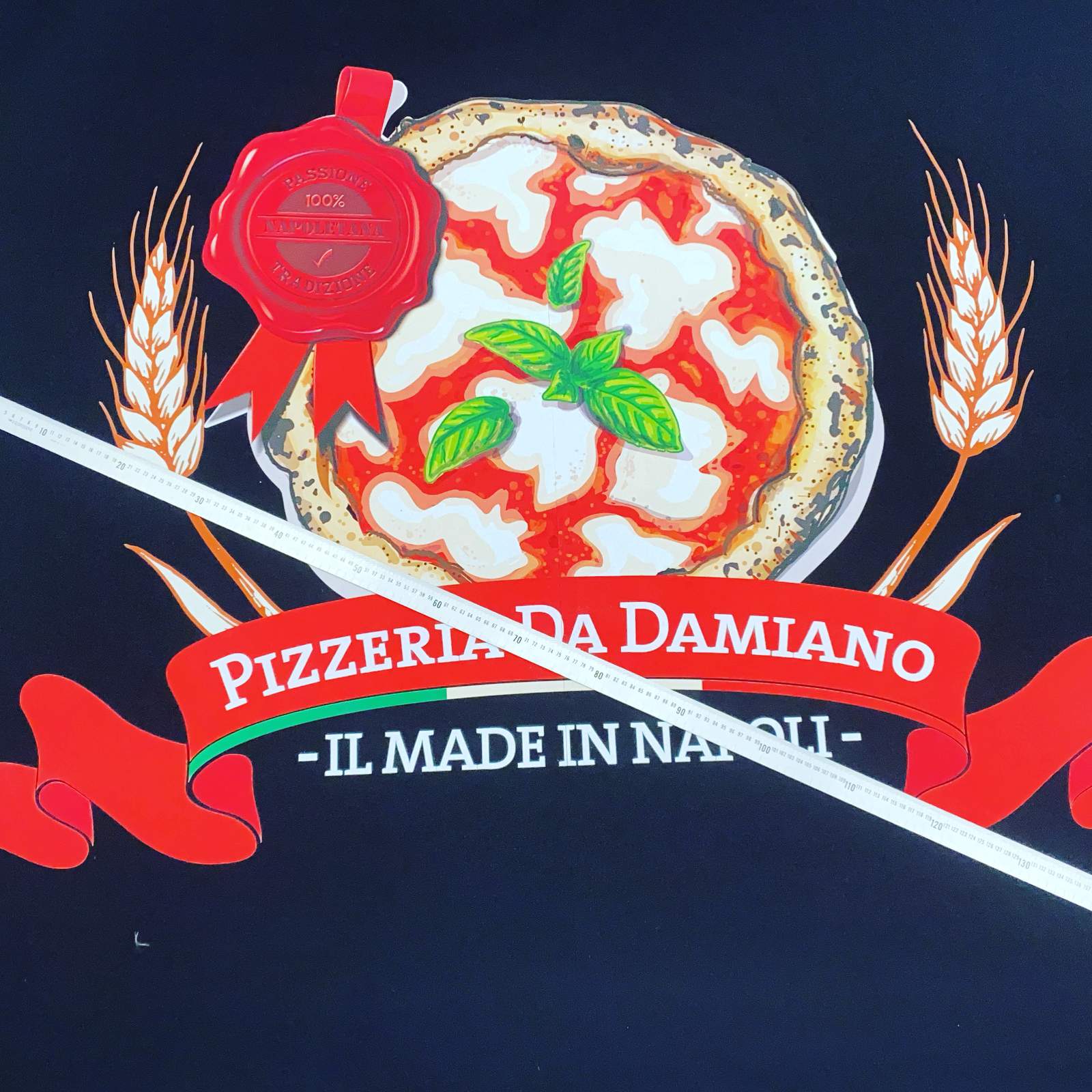 Marquage sur lambrequin par impression numérique : visuel de pizzeria en couleurs sur toile noire